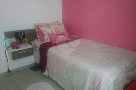 Casa à venda com 3 quartos, sendo 1 suíte, no condomínio Algarve Residencial, São Paulo - SP