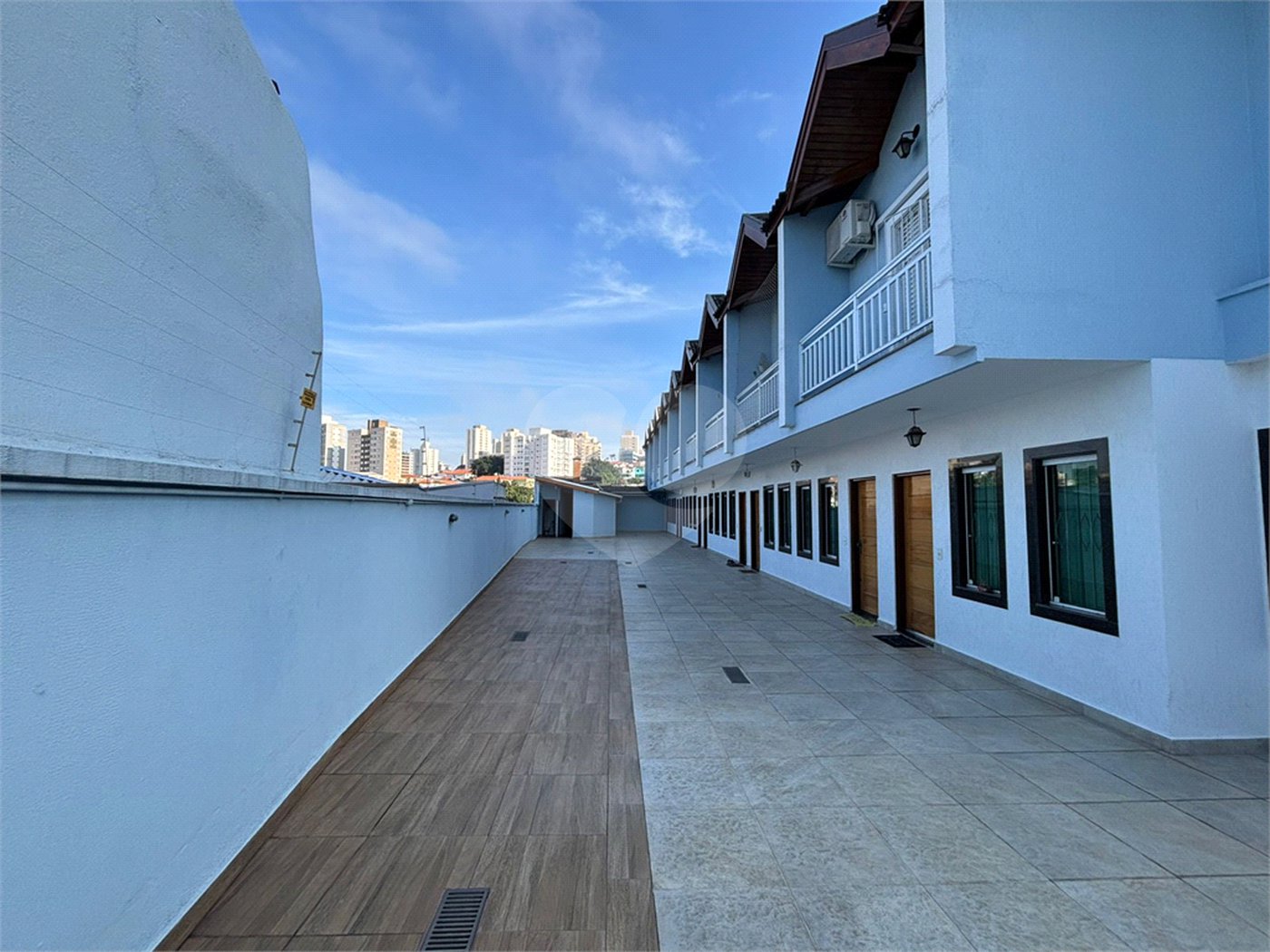 Casa à venda com 3 quartos, sendo 1 suíte, no condomínio Mira Estrela, São Paulo - SP