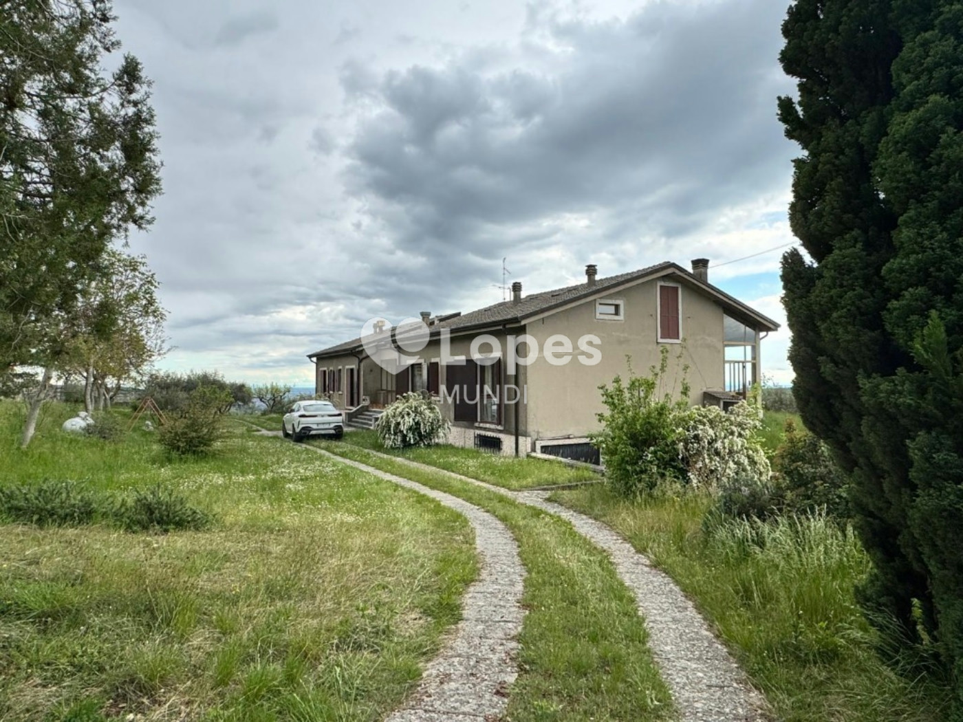 Casa multifamiliar à venda em Verona, Itália – 3 unidades e 12.000 m²