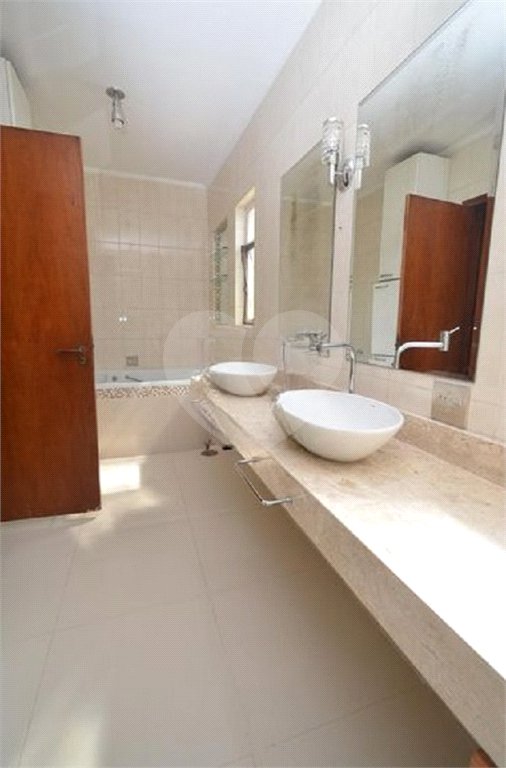 Casa à venda com 5 quartos, sendo 2 suítes, em Vila Galvão, Guarulhos, SP