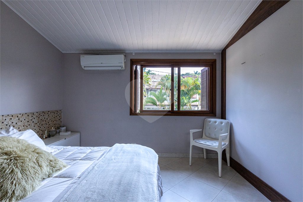 Casa à venda com 4 quartos, sendo 2 suítes,  no condomínio Los Alámos, São Paulo - SP