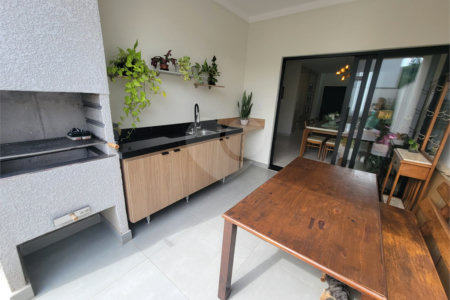 Casa à venda com 3 suítes no condomínio Villaggio Maranello, Vinhedo - SP