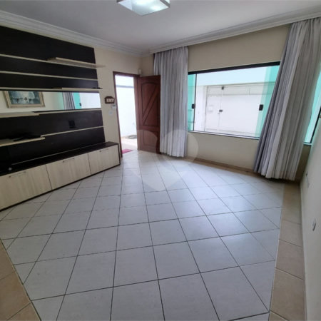Casa à venda ou para alugar com 3 quartos, sendo 1 suíte,  em Bosque da Saúde, São Paulo, SP