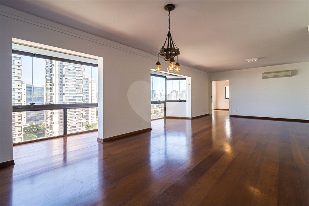Apartamento à venda com 3 suítes em Cidade Monções, São Paulo, SP
