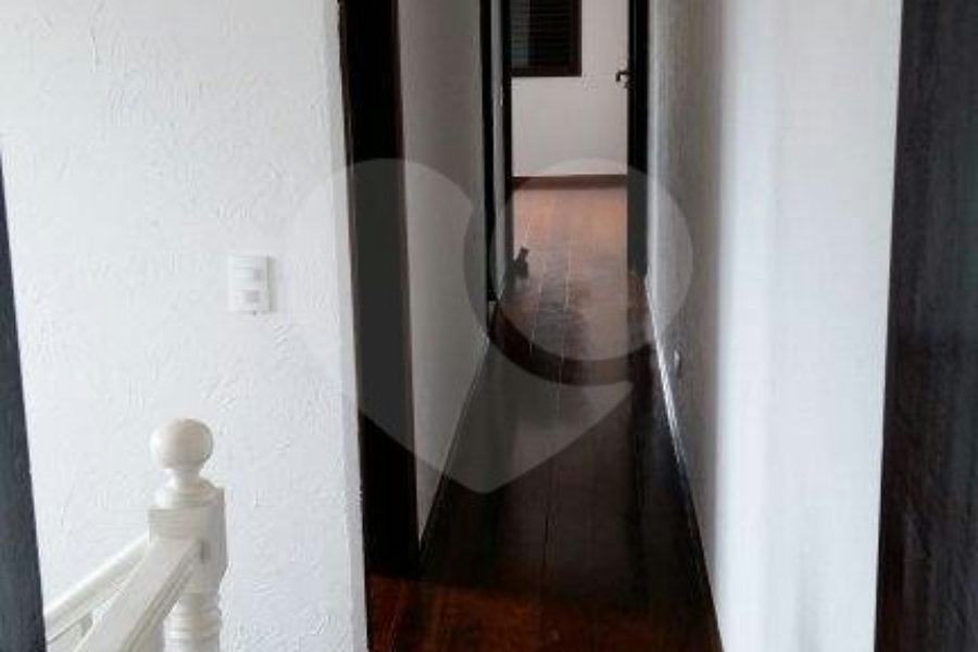 Sobrado à venda com 4 quartos, sendo 1 suíte, em Vila Nova Cachoeirinha, São Paulo, SP