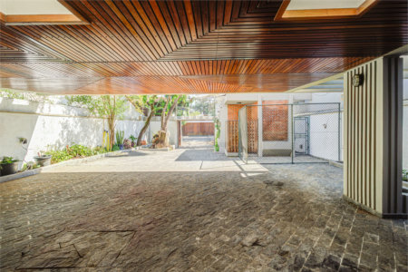 Casa à venda com 5 quartos, sendo 3 suítes, em Alto da Boa Vista, São Paulo, SP