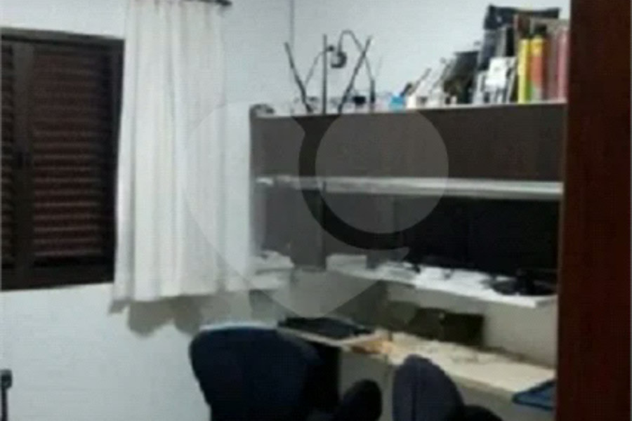Sobrado à venda com 4 quartos, sendo 2 suítes, em Tremembé, São Paulo, SP