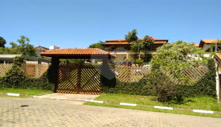 Casa à venda com 5 quartos, sendo 2 suítes,  no condomínio Terras de Santa Rosa, Salto - SP