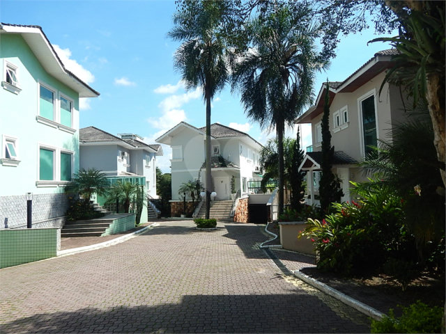 Casa à venda com 3 suítes no condomínio Quinta de Santo Antônio, São Paulo - SP