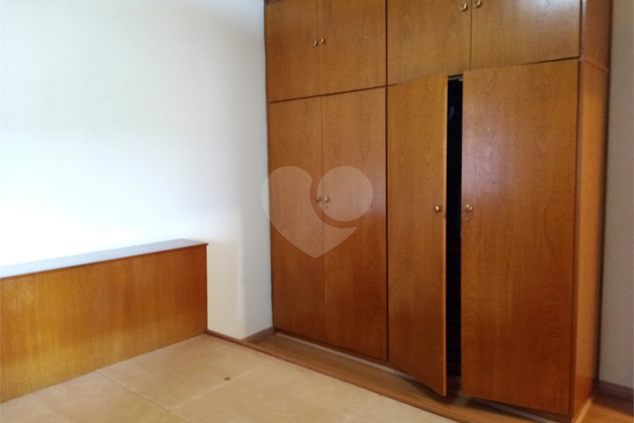 Sobrado à venda com 4 quartos em Horto, São Paulo, SP