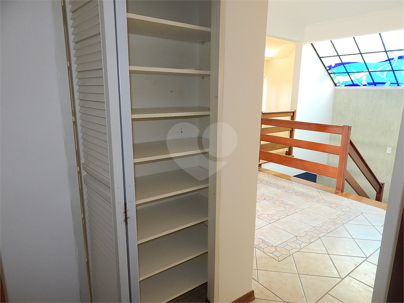 Casa à venda com 3 quartos, sendo 1 suíte, no condomínio Alpes de Vinhedo, Vinhedo - SP