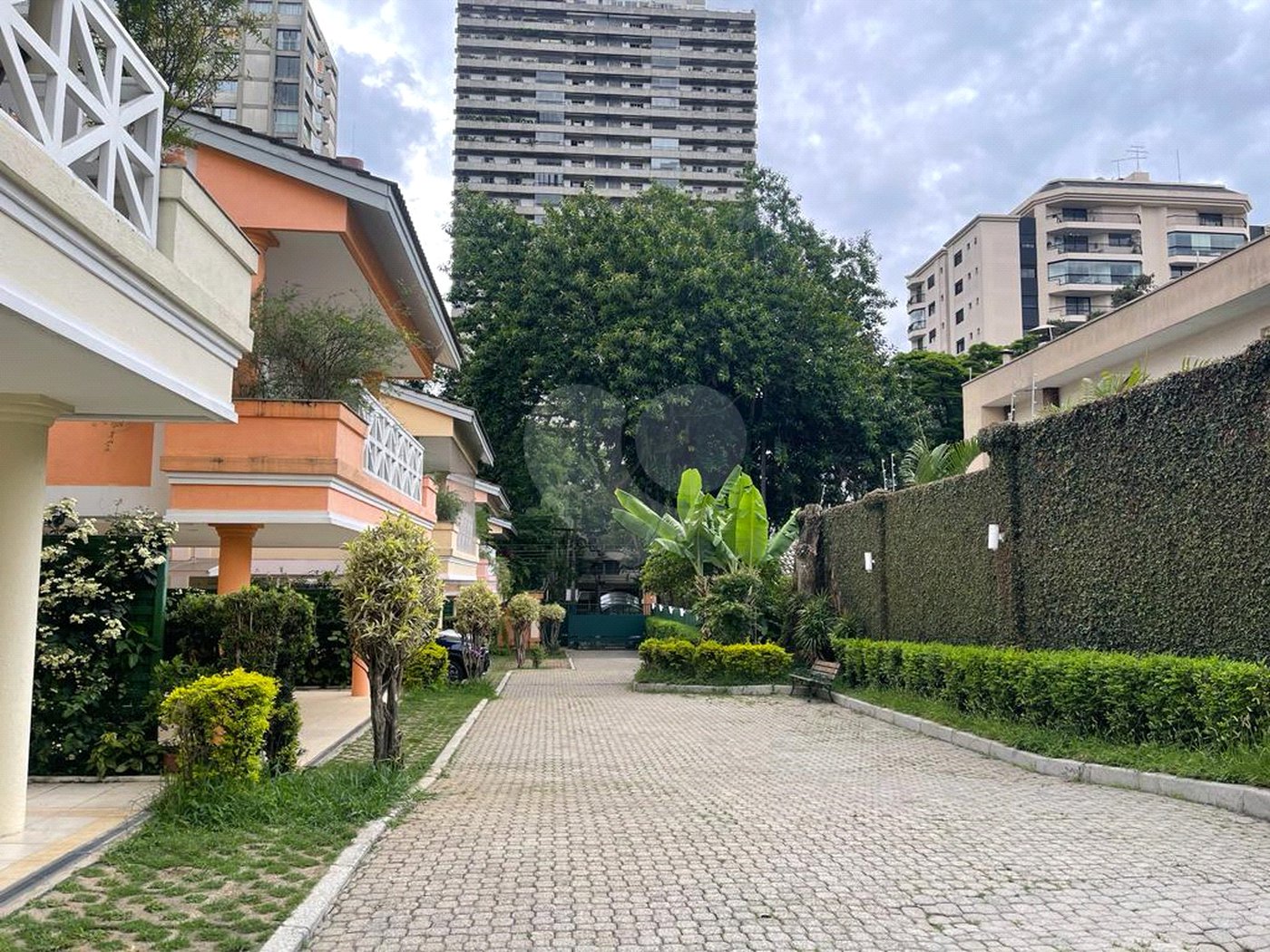 Casa à venda com 4 suítes no condomínio Conjunto Residencial São Benedito, São Paulo - SP
