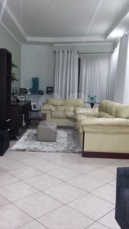 Sobrado à venda com 3 suítes em Chora Menino, São Paulo, SP