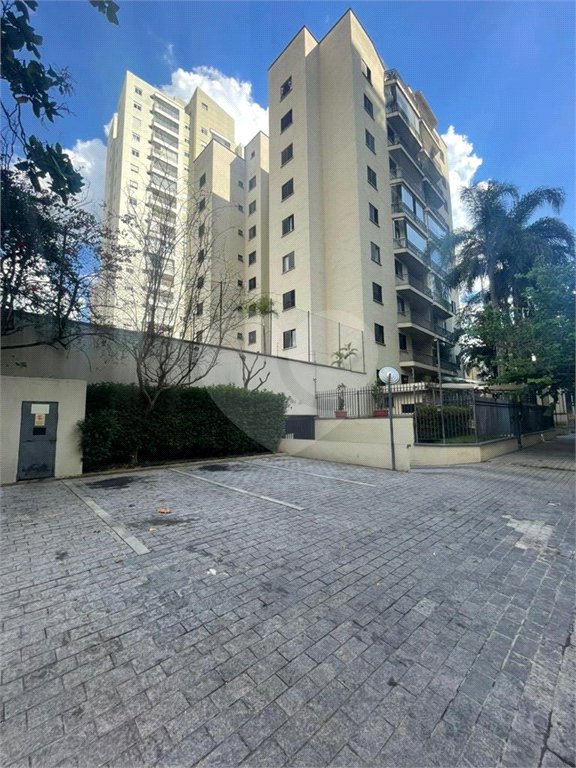 Apartamento à venda com 3 quartos, sendo 1 suíte,  em Vila Andrade, São Paulo, SP