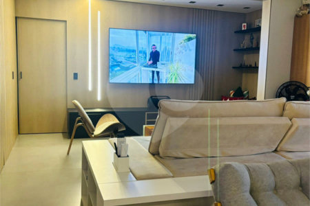 Apartamento à venda com 3 quartos, sendo 1 suíte, em Vila Paulicéia, São Paulo, SP