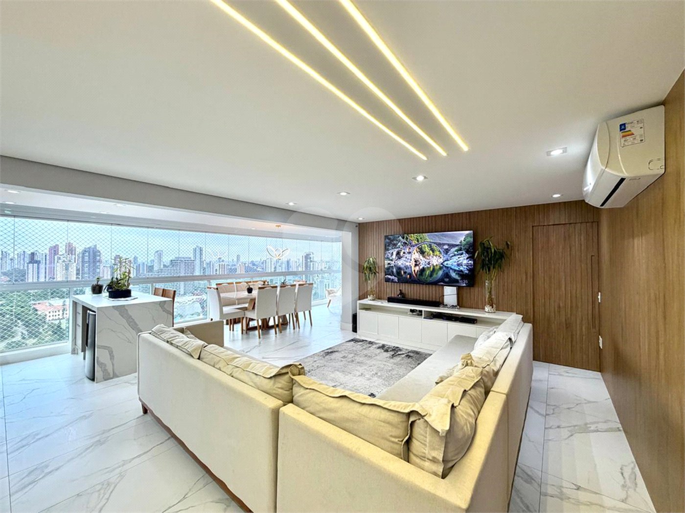 Apartamento à venda com 3 suítes em Vila Regente Feijó, São Paulo, SP
