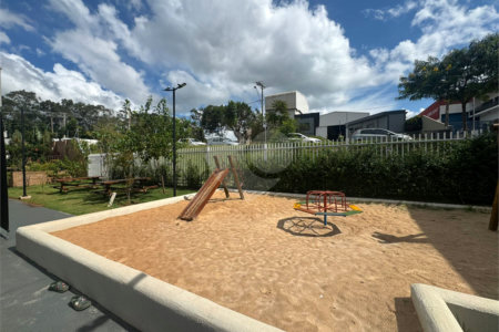 Apartamento de 49m2 á venda, no Parque das Oliveiras, em São Carlos.