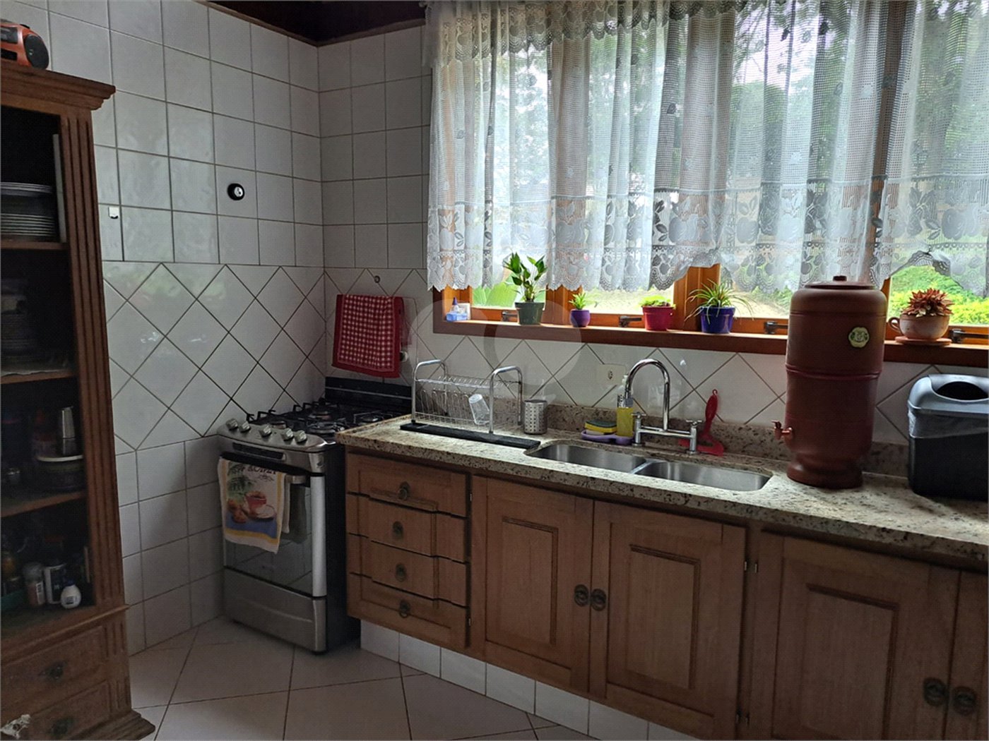 Casa à venda ou para alugar com 3 quartos, sendo 1 suíte,  no condomínio Parque Petrópolis 4 Secção, Mairiporã - SP