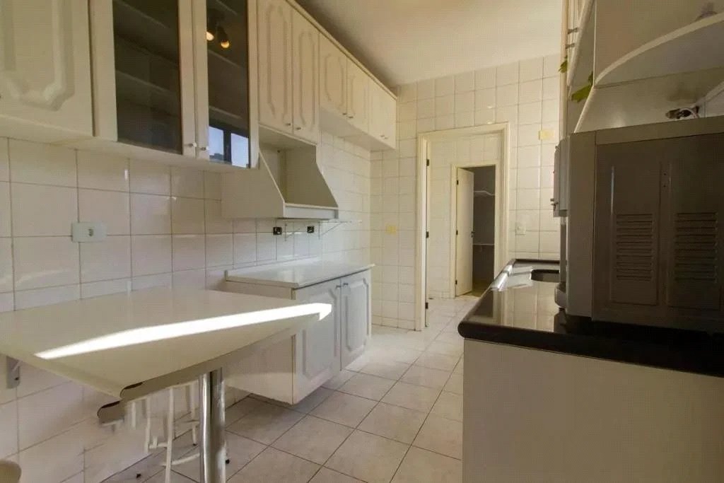 Apartamento à venda com 3 quartos, sendo 1 suíte,  em Vila Andrade, São Paulo, SP