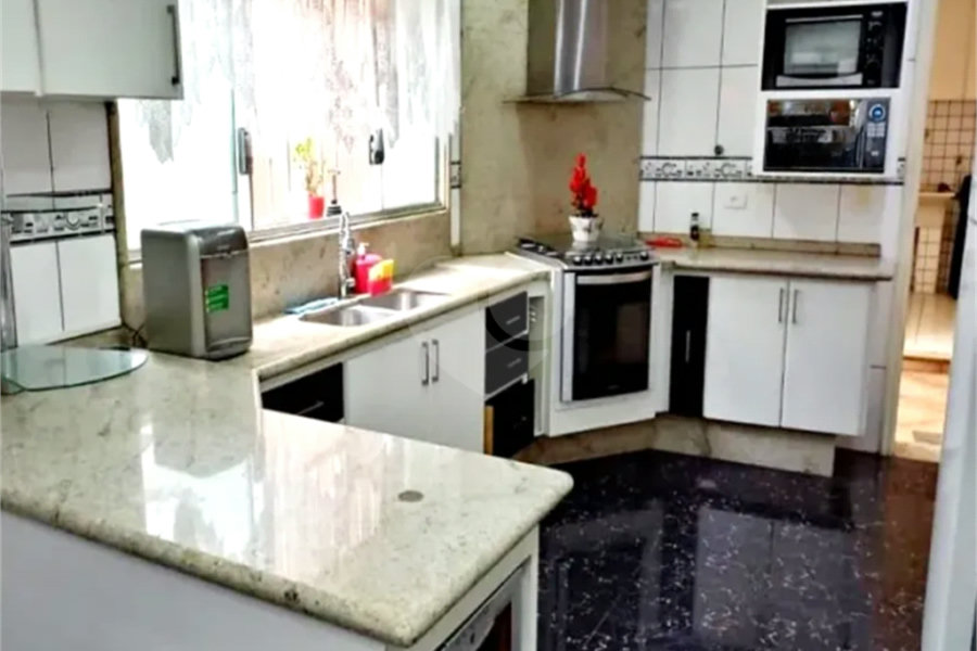 Sobrado à venda com 3 quartos, sendo 1 suíte,  em Vila Palmeiras, São Paulo, SP