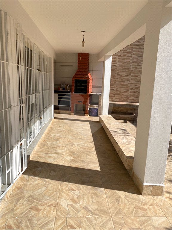 Sobrado à venda com 4 quartos, sendo 2 suítes, em Paraisópolis, São Paulo, SP