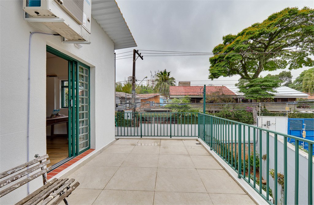 Casa para alugar com 5 quartos, sendo 3 suítes,  em Chácara Monte Alegre, São Paulo, SP