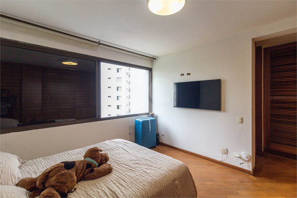 Apartamento à venda com 4 quartos, sendo 3 suítes, em Campo Belo, São Paulo, SP