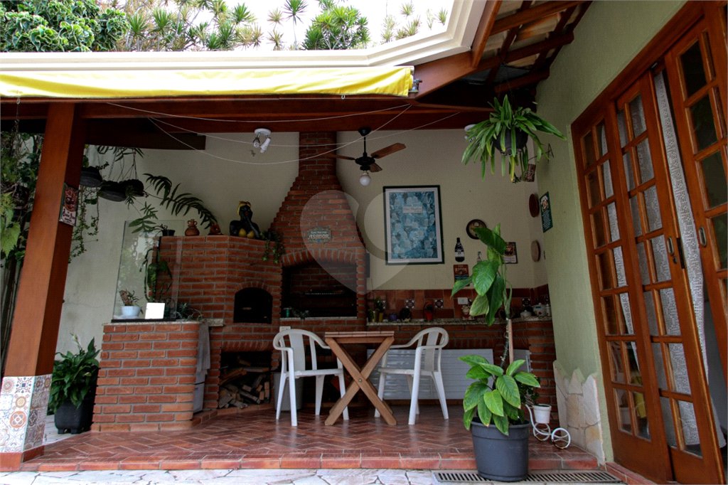 Casa à venda ou para alugar com 3 suítes em Vila Petrópolis, Atibaia, SP
