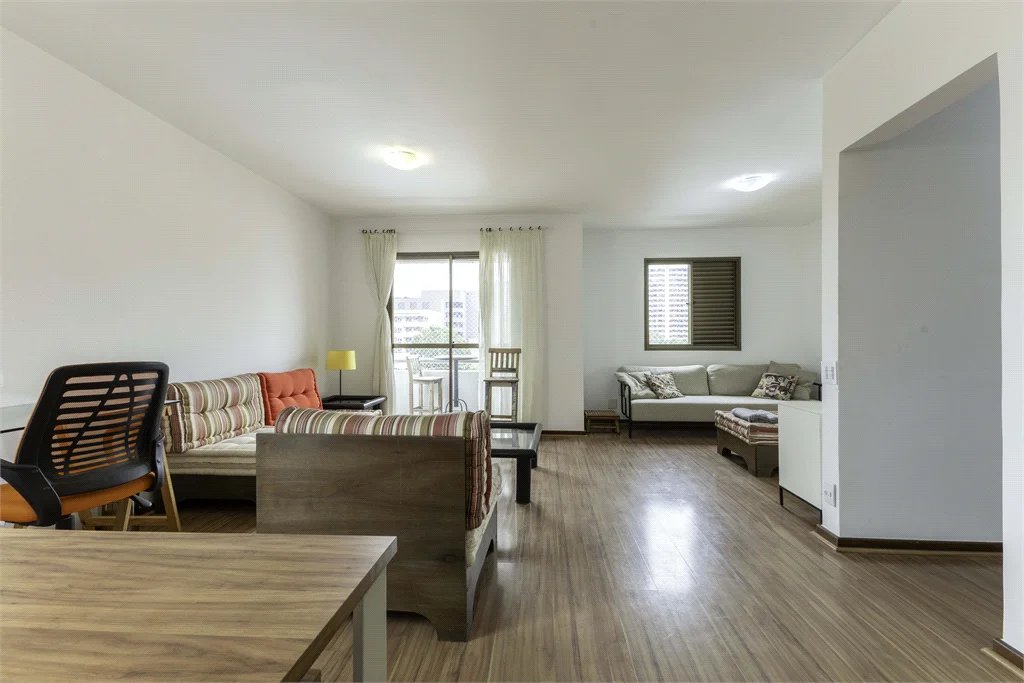 Apartamento à venda com 3 quartos, sendo 1 suíte, em Vila Madalena, São Paulo, SP