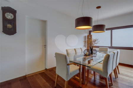 Casa à venda com 4 quartos, sendo 2 suítes, no condomínio Vila Antonieta, São Paulo - SP