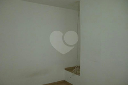 Casa Térrea à venda com 6 quartos em Vila Medeiros, São Paulo, SP