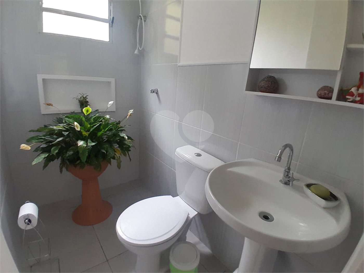 Sobrado à venda com 3 quartos, sendo 1 suíte, em Serra da Cantareira, Mairiporã, SP