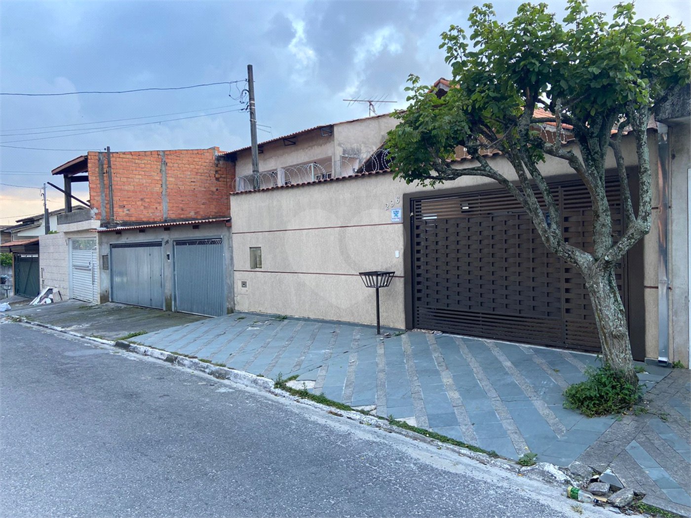 Casa à venda com 3 quartos, sendo 2 suítes, em Jardim Medina, Poá, SP