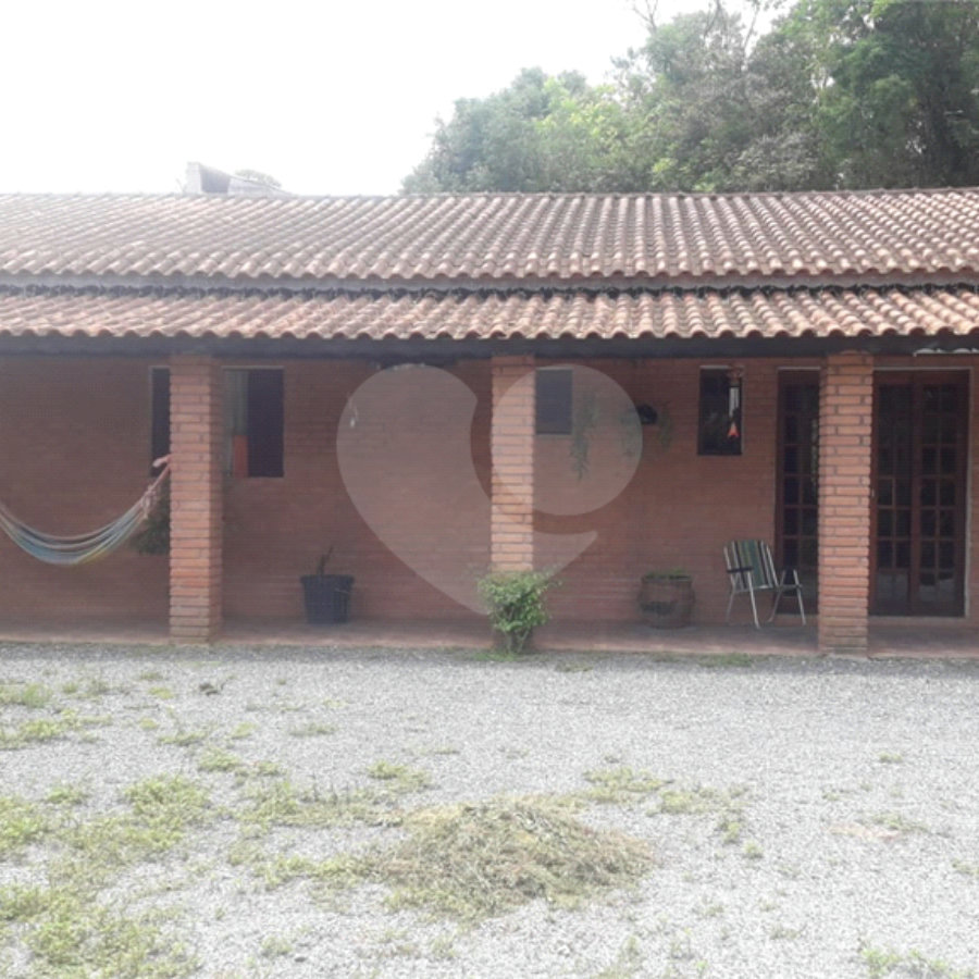 Chácara à venda com 3 quartos, sendo 1 suíte, em Vale das Flores (canguera), São Roque, SP