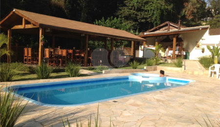 Casa à venda com 5 suítes no condomínio Cinco Lagos, Mairiporã - SP