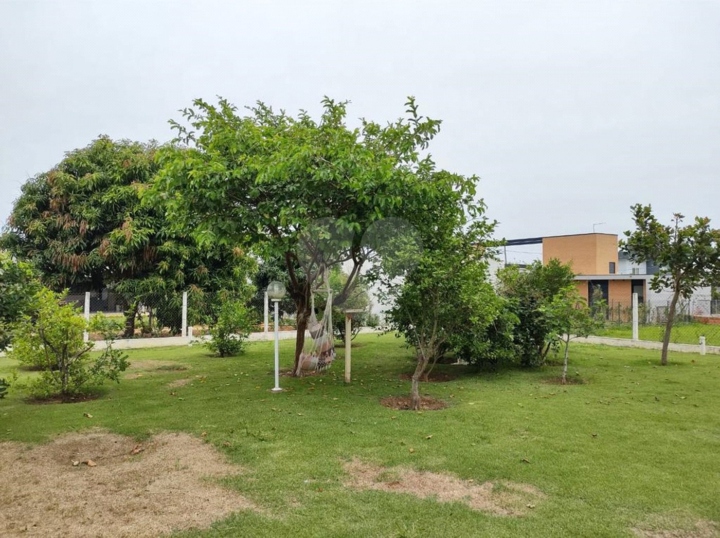 Casa à venda com 4 quartos, sendo 2 suítes, no condomínio Primavera, Salto - SP