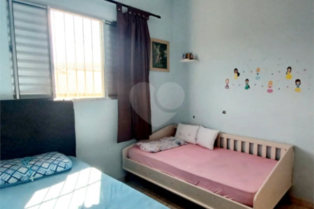 Casa à venda com 2 quartos, sendo 1 suíte, no condomínio Residencial Mirage, Mogi das Cruzes - SP
