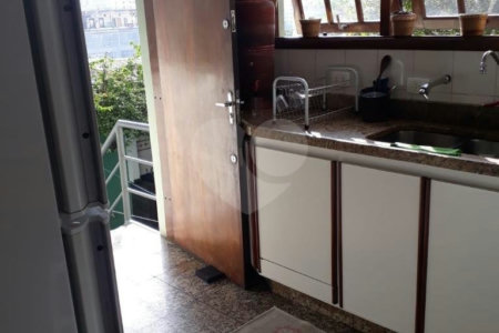 Sobrado à venda com 3 suítes em Santa Teresinha, São Paulo, SP