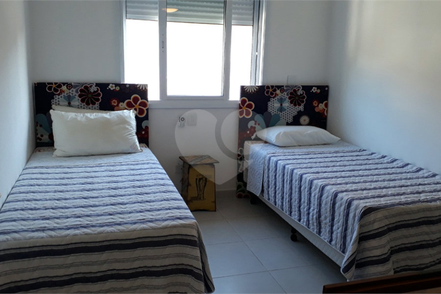Casa à venda com 4 quartos, sendo 3 suítes, no condomínio Residencial Vila Esmeralda, São Sebastião - SP