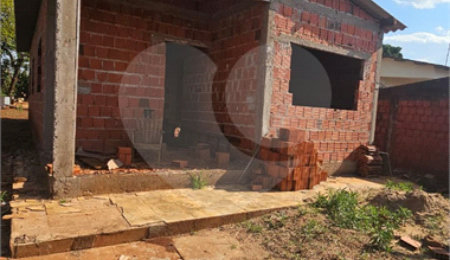 Casa à venda com 3 quartos, sendo 1 suíte,  em Vila Áurea, Ponta Porã, MS