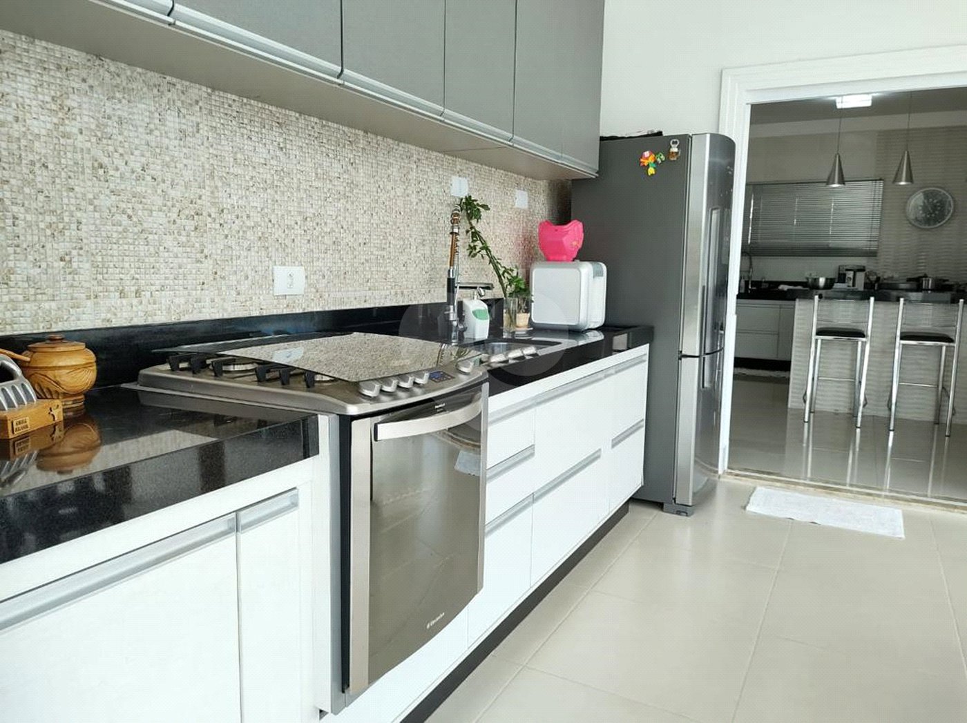 Casa à venda com 4 quartos, sendo 2 suítes, no condomínio Primavera, Salto - SP