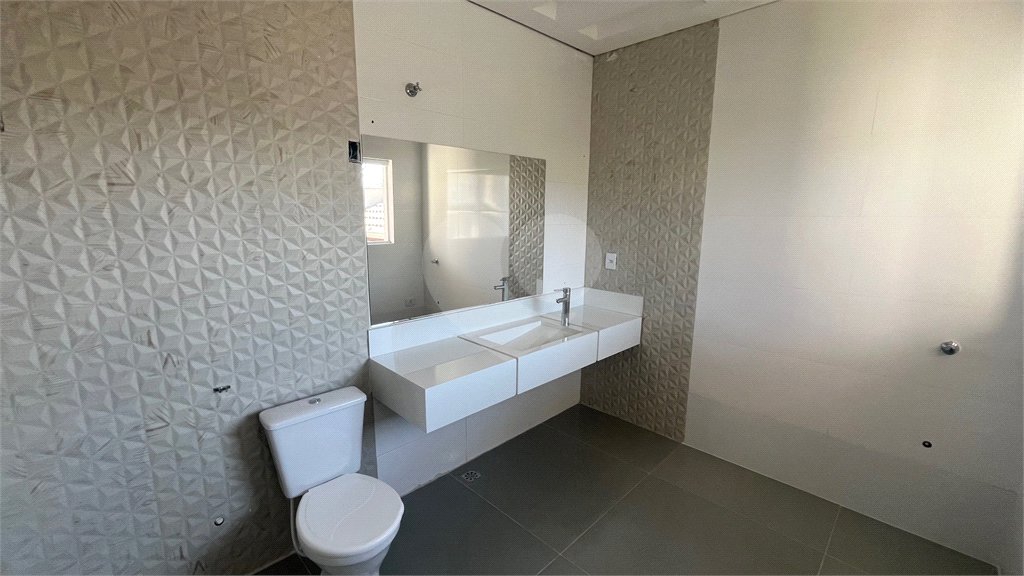 Sobrado à venda com 4 quartos, sendo 3 suítes, em Jardim Paulista, Atibaia, SP