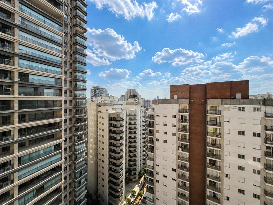 Apartamento de 184 m² em andar alto com 4 dormitórios e 3 vagas em Perdizes