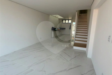 Sobrado à venda com 3 quartos, sendo 1 suíte, em Sítio da Figueira, São Paulo, SP