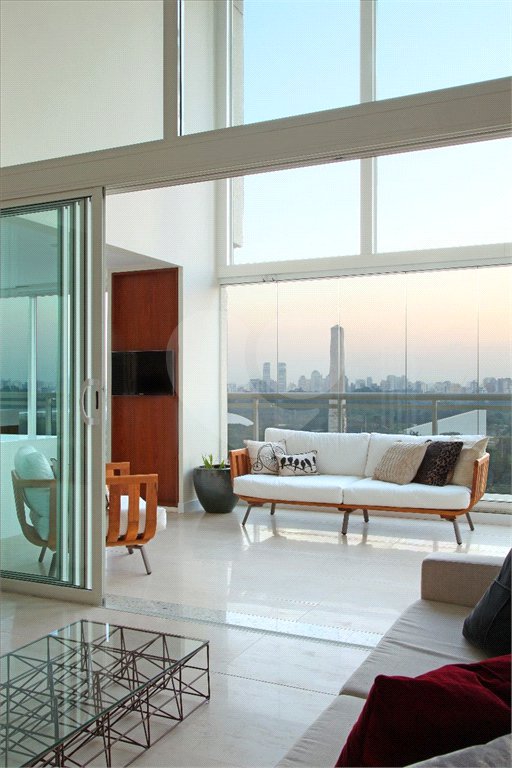 Apartamento à venda com 3 suítes em Vila Mariana, São Paulo, SP