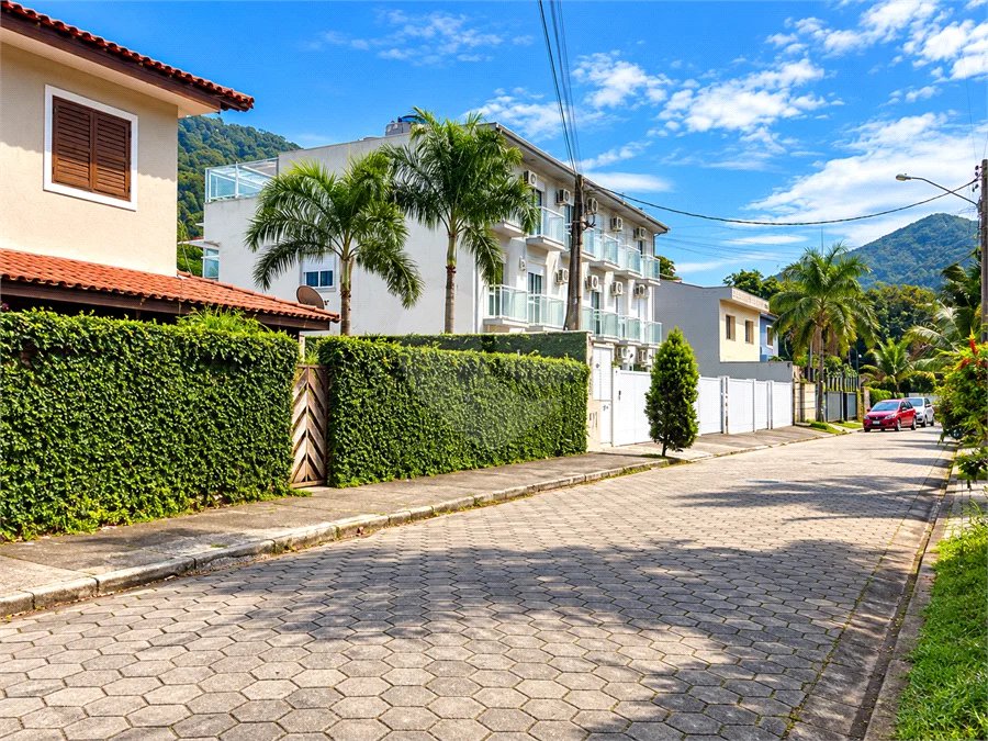 Casa à venda com 2 quartos, sendo 1 suíte, no condomínio Scarlatt, São Sebastião - SP