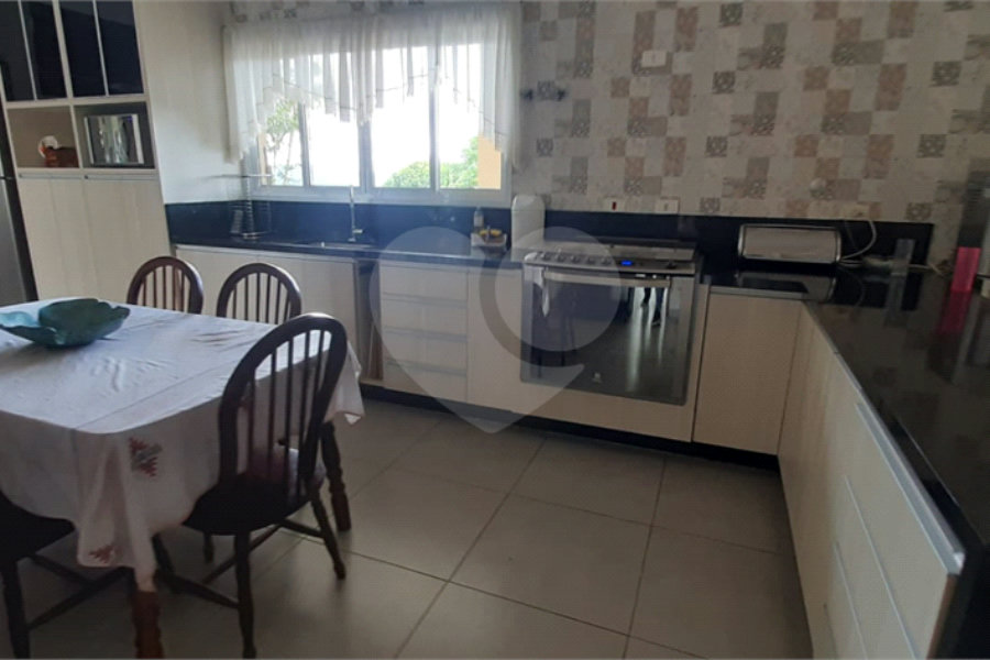 Sobrado para alugar com 4 suítes em Roseira, Mairiporã, SP