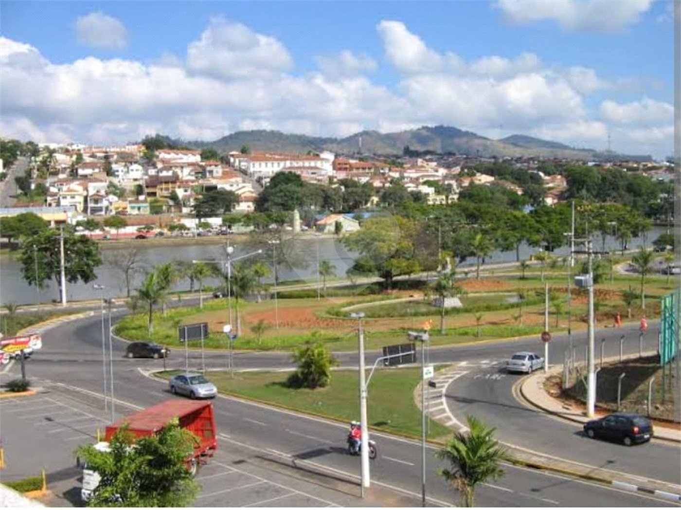 Casa de Vila à venda com 5 quartos em Jardim Santa Lúcia, Bragança Paulista, SP