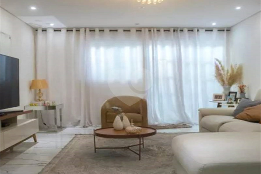 Sobrado à venda com 3 quartos, sendo 1 suíte, em Vila Nova Cachoeirinha, São Paulo, SP
