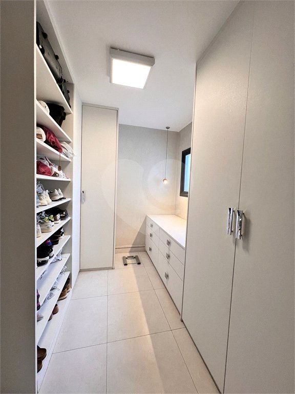 Sobrado à venda com 5 quartos, sendo 2 suítes, em Vila Inah, São Paulo, SP